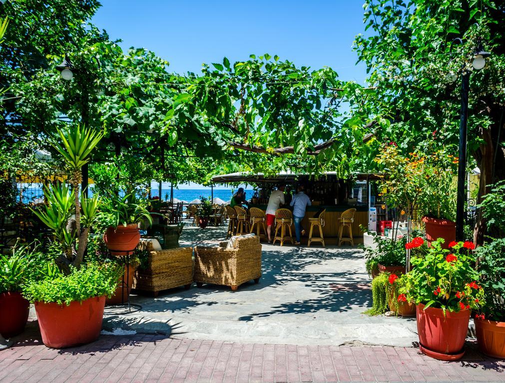 Piatsa Michalis Hotel Potos Exterior photo