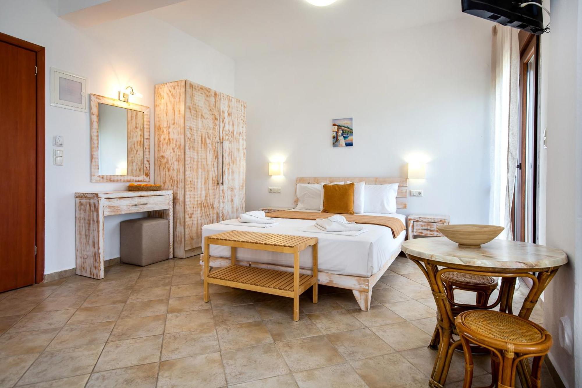 Piatsa Michalis Hotel Potos Exterior photo