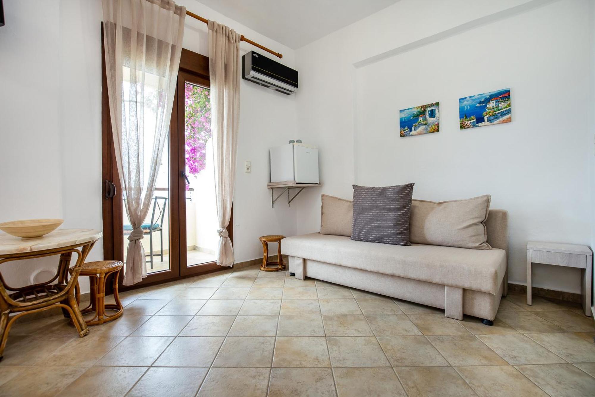 Piatsa Michalis Hotel Potos Exterior photo